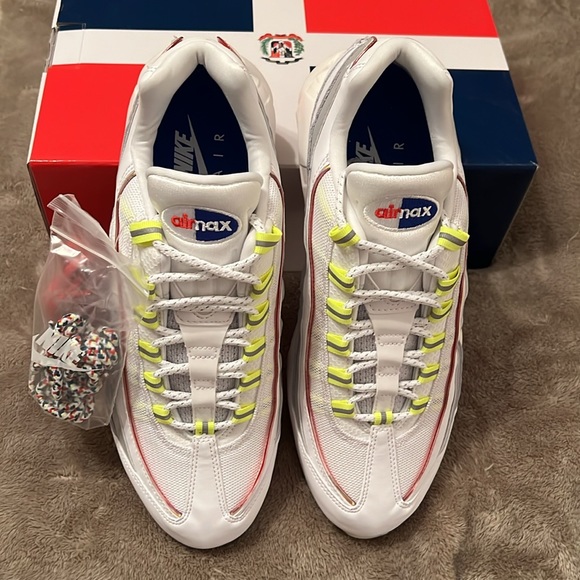 New mens size 10.5 Nike Air Max 95 PRM Dominican Republic RARE FIND - Picture 2 of 8